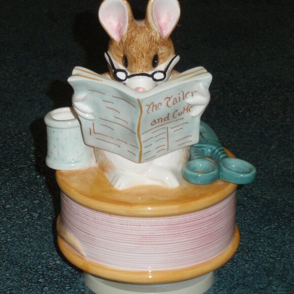 Beatrix Potter TAILOR of GLOUCESTER Mouse Musical Figurine Schmid CHRISTMAS GIFT - Picture 1 of 7